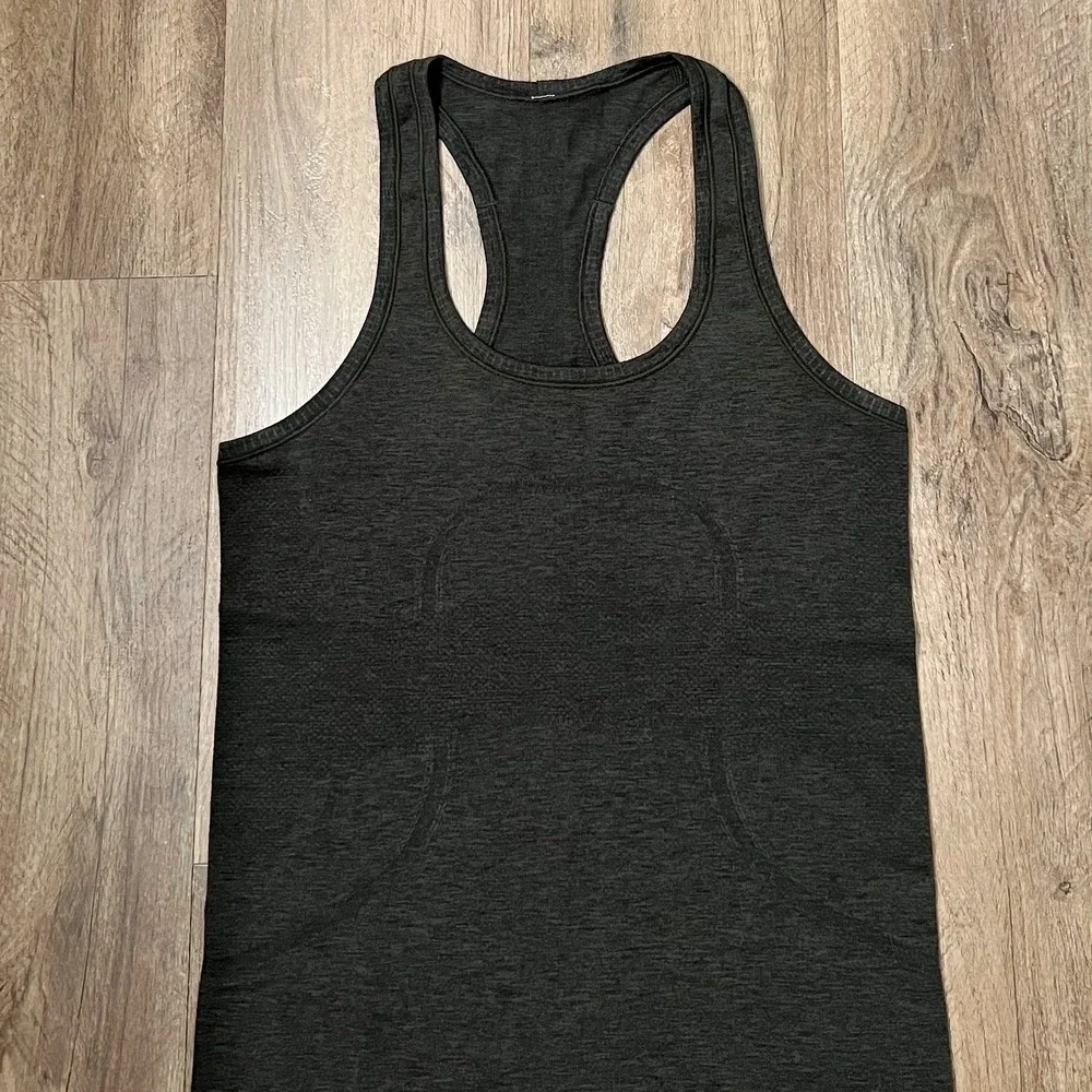 Lululemon Wome's Swiftly Tech Racerback Dark‎ Olive Size 6